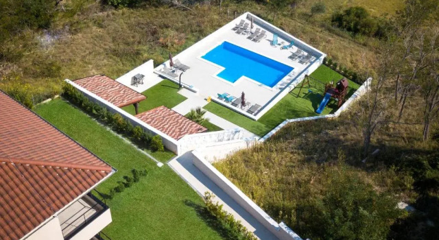 B&M Rab-Lopar, Varaa Huoneistohotelli Hotellit Kvarner Islands uima-altaalla, Uima-allas
