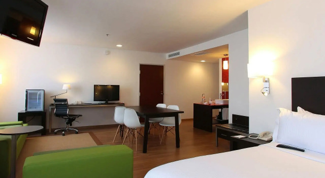 Полулюкс Fiesta Inn Express Naucalpan