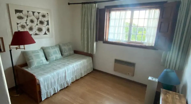 Коттедж с балконом 6-bed Cottage Sleeps 12 With Gardens