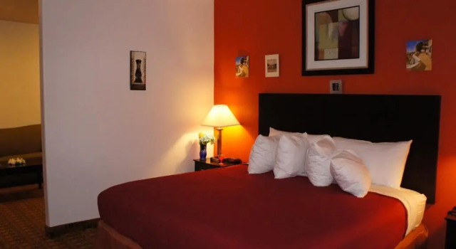 Lux Inn and Suites, Rezervați Hotel Three Rivers Texas