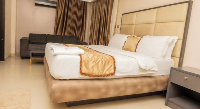 Camera Standard Hotel Romeneo