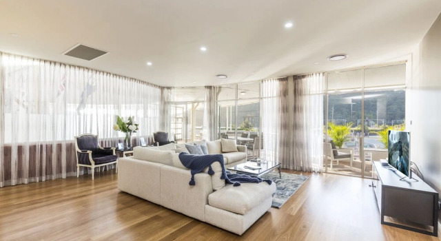 3 Bedroom Waterfront Penthouse on the Hawkesbury, 预订 酒店 Berrilee 新南威尔士