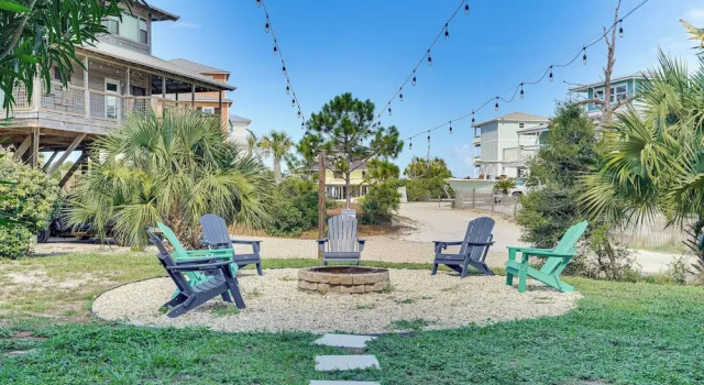 Коттедж Walk to Ocean: Beach House w/ Pool in Port St Joe!