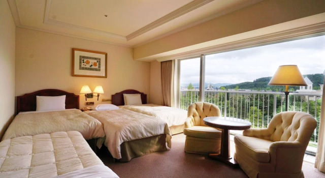 Четырёхместный номер Luxury с балконом и с видом на сад Sendai Royal Park Hotel