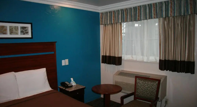 Номер Deluxe Civic Center Lodge / Lake Merritt BART