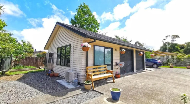 Atarau Grove Studio, Забронировать Отель Отели Парапарауму с парковкой, Парковка