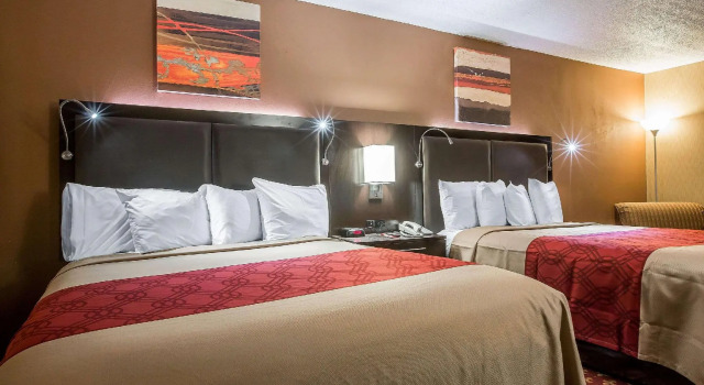 Четырёхместный номер Standard Econo Lodge Montpelier VT