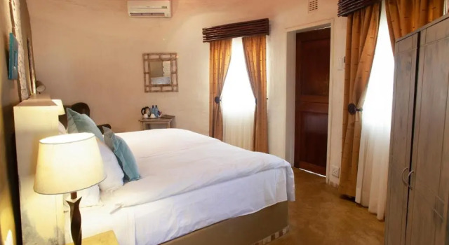 Номер Superior Mziki Safari Lodge