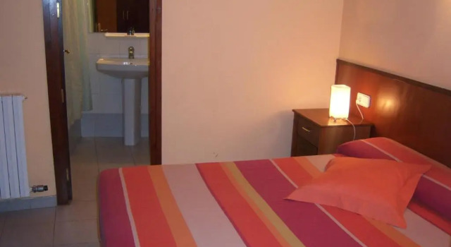 Четырёхместный номер Standard Hostal Les Collades