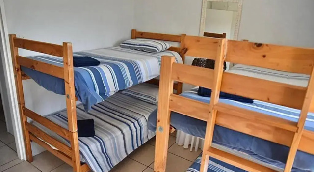 Апартаменты с 2 комнатами 12 Settler Sands Beachfront cottage with sea view