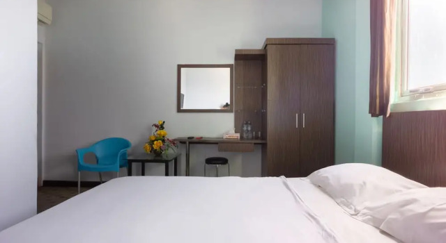 Hotel O Makassar near Losari Beach formerly Ocean View Hotel, Book Hotel Hotels in Sulawesi with Parking, Parking