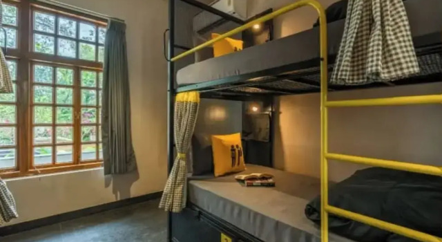 Кровать в общем номере The Hosteller Bam Goa, Saligao - Poshtel
