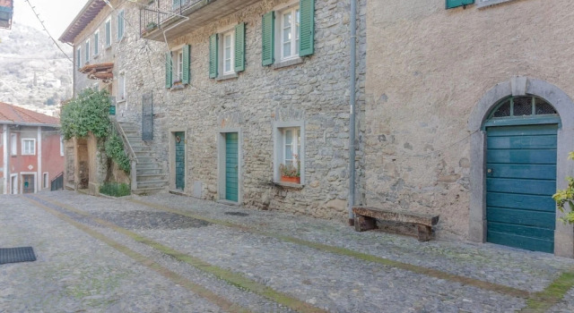 Corte al Castello in Perledo, Book Lejlighed Perledo Como