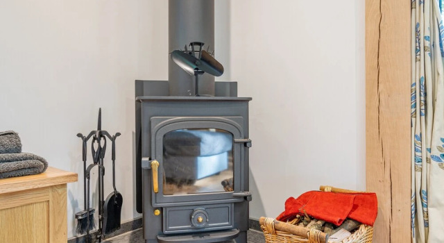 Alfriston Woodland Cabins - Foxes Hollow-hot Tub