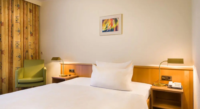 Одноместный номер Standard с балконом acora Bonn Living the City