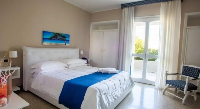 Hotel Isola Lo Scoglio, Забронировать Отель Порто-Чезарео Porto Cesareo Beaches