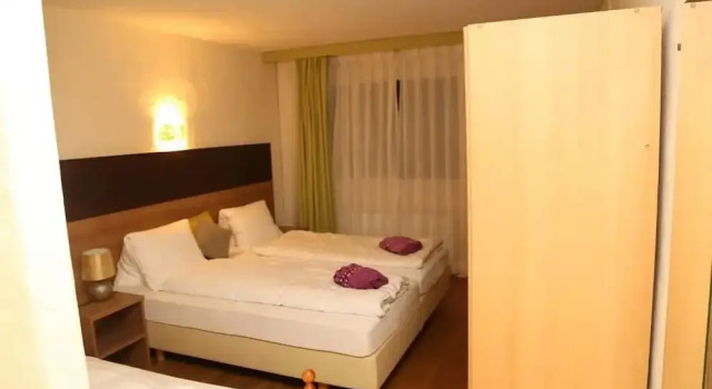 Hotel Ora Lake View, Prenota Hotel Niederried bei Interlaken Lago di Brienz