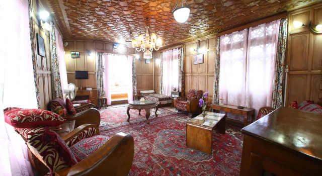 OYO 37987 Houseboat Nairobi, Забронировать Отель Сринагар Jammu & Kashmir Ski