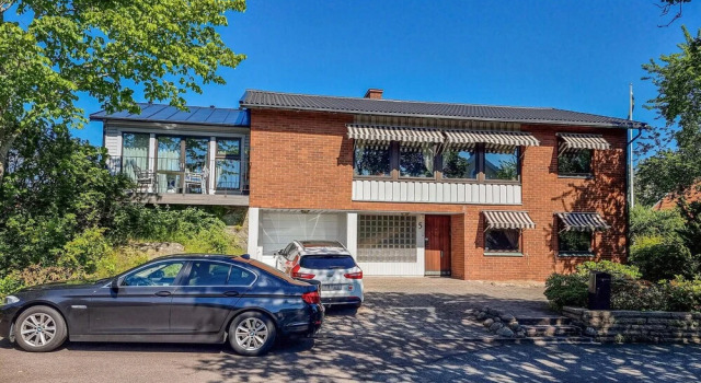 Nice Home in Västra Frölunda With Wifi and 3 Bedrooms, Book Hotel Gothenburg 
