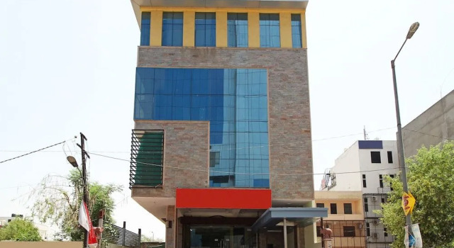 OYO Rooms Gaurav Tower, Забронировать Отель Отели штата Раджастхана с парковкой, Парковка