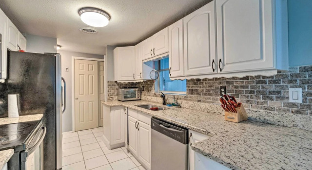 Коттедж Peaceful Venice Villa w/ Patio - 2 Miles to Beach