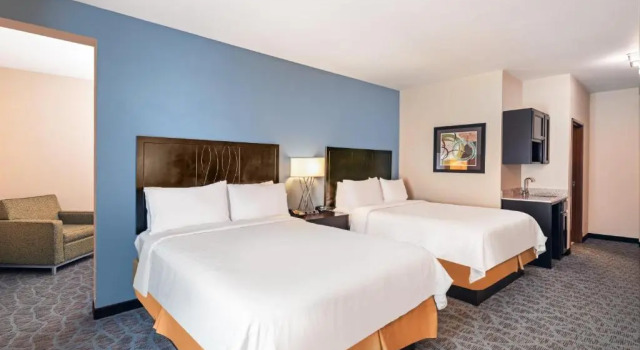 Четырёхместный люкс Holiday Inn Express & Suites Floresville by IHG