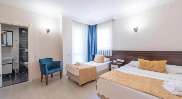 Theluna City Hotel