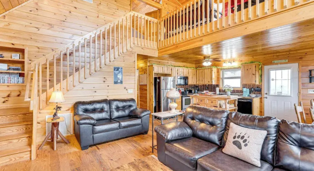 Mtn-View Cabin Deck and Pets Welcome in Murphy, Buchen Sie Ferienhaus SPA-Hotels in Murphy, SPA