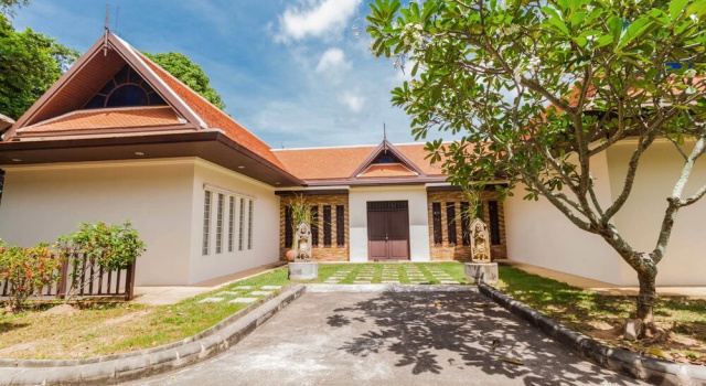 Ocean View Villa by Pattaya Sunny Rentals, Забронировать Вилла Отели Чонбури с парковкой, Парковка