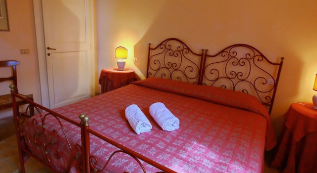 Farmhouse in Todi With Pool & Theater Nearby, Book Feriehus Villaer i Todi, Villa
