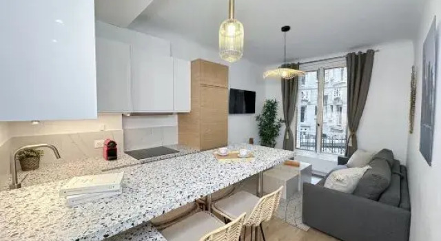 Splendid Eiffel Tower apartment with lift access, Забронировать Апартаменты/квартира Апартаменты Парижа, рядом с Espace Nadeshiko Paris France, Апартаменты/квартира