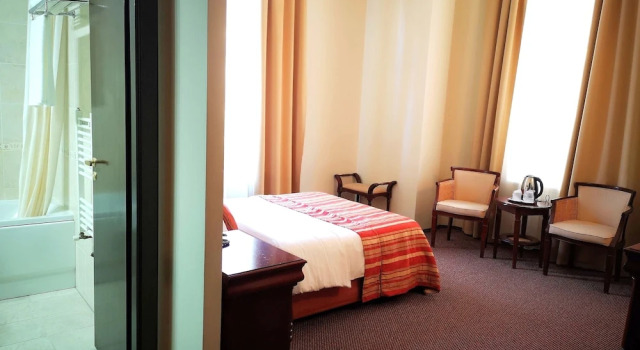 Двухместный номер Standard с балконом Atrium Hotel Ateneu City Center
