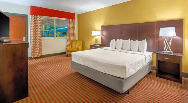 Номер Standard с видом на бассейн Grand Williston Hotel and Conference Center