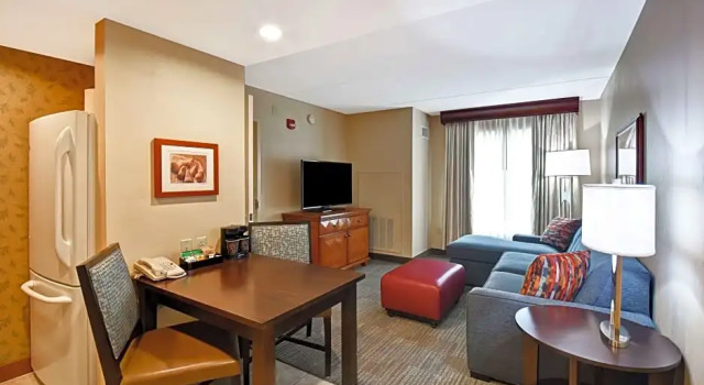 Шестиместный номер Standard Homewood Suites by Hilton Lancaster