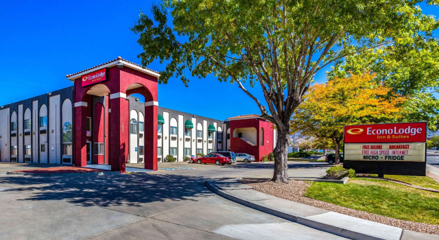 GuestHouse Inn and Suites Albuquerque, Rezerwuj Hotel Hotele w Albuquerque z parkingiem, Parking