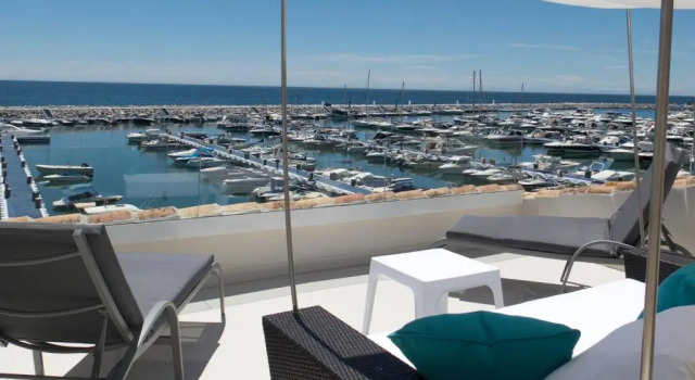 Апартаменты First Line Duplex Puerto Banus Sleeps 8 People