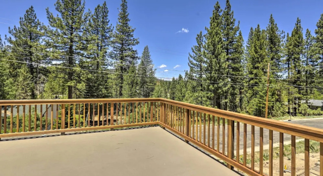 Коттедж 6 Mi to Heavenly Mountain: South Lake Tahoe Rental