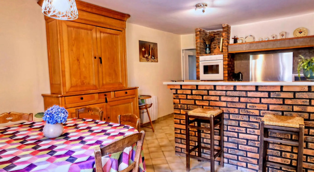 Holiday Home in Montaigu-Les-Bois with Garden, Book Hotel Hoteller i Manche med parkering, Parkering