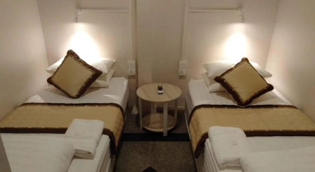 Hostel H Way, Забронировать Хостел Отели Янгон с парковкой, рядом с Embassy of Canada, Парковка