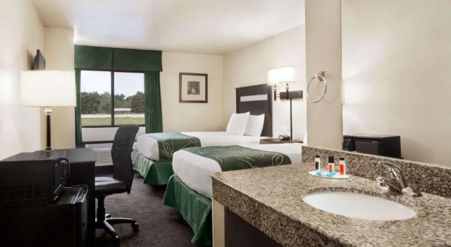 Двухместный номер Deluxe Travelodge by Wyndham Livonia