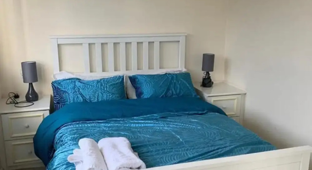 Charming 2-bed House in London, Забронировать Дом для отпуска Коттеджи Большого Лондона, Коттедж
