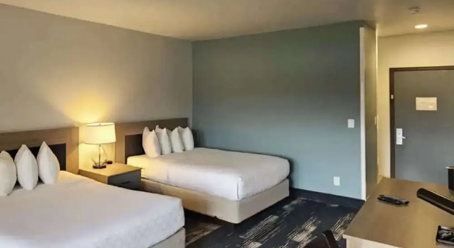 Четырёхместный номер Standard с видом на воду Edgewater Inn and Suites, an Ascend Collection Hotel