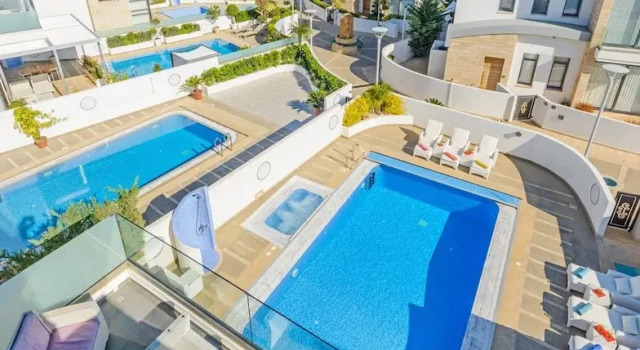 Villa Imperial, Rezervovat Vila Hotely v Protaras s bazénem, poblíž Fig Tree Bay Beach, Bazén
