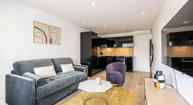 Апартаменты Magnificent 3room Apartment Quiet Balcony