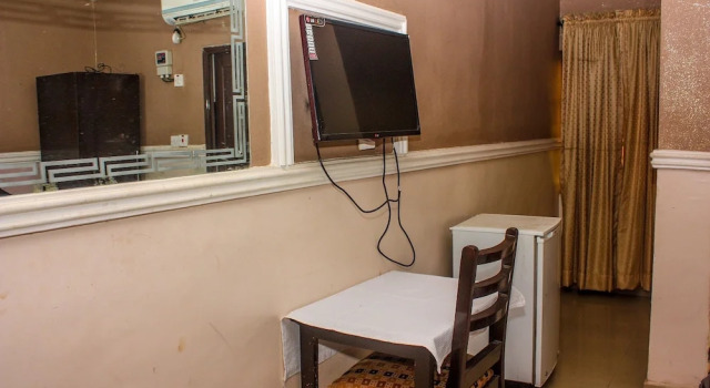 Standard Zimmer Oakland Suites