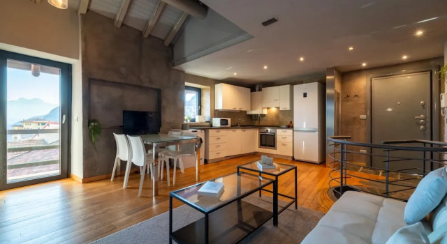 Petra Apartment in Civenna by Wonderful Italy, Prenota Appartamento Civenna Como