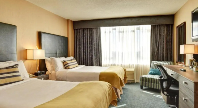 Двухместный номер Deluxe Executive Plaza Hotel Metro Vancouver