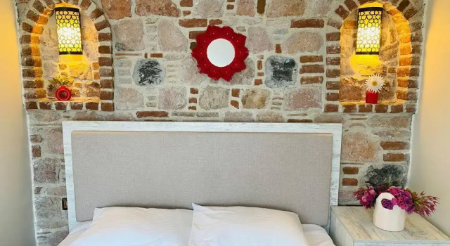 Cunda Tasci Konak, Boek Hotel Eyup 