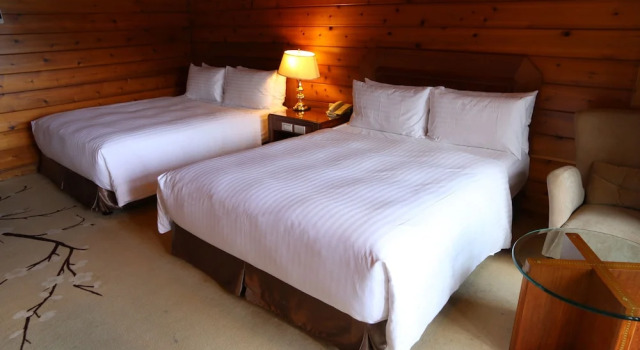Четырёхместный номер Deluxe с балконом и с видом на озеро LeaLea Garden Hotel Sun Moon Lake