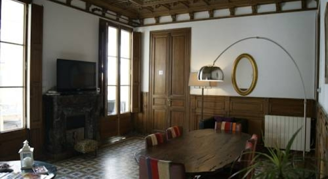 Tripledos Bed & Breakfast, Забронировать Отель Эшампле Барселона, рядом с Jove Regina Theatre